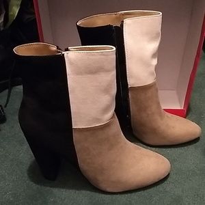 Heeled boots